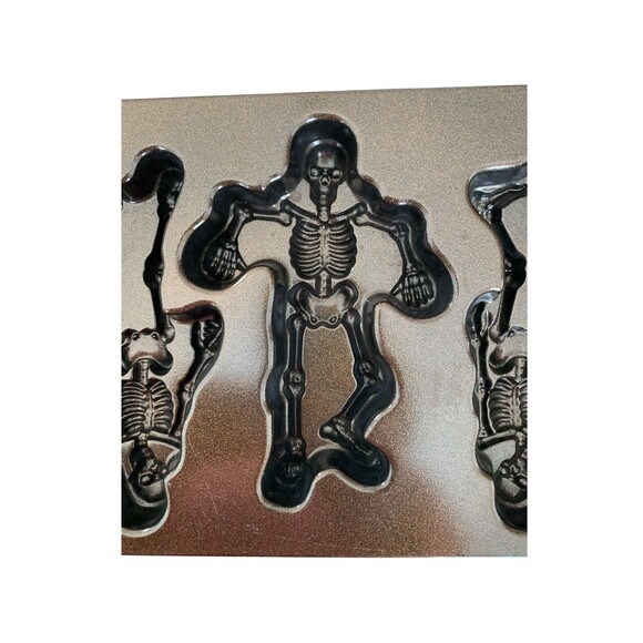 Williams Sonoma Nordicware Spooky Skeleton Cakelets made in USA GUC Halloween - Picture 3 of 5